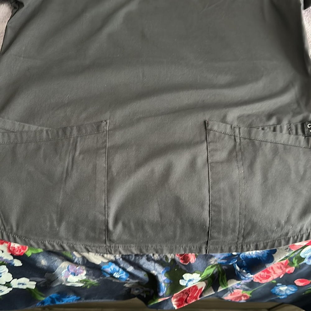 Scrub top - Picture 4 of 5